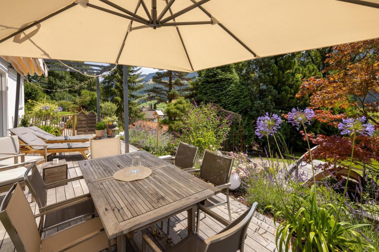 Waldlounge - Gartenwohnung Oberstaufen Bagian luar foto